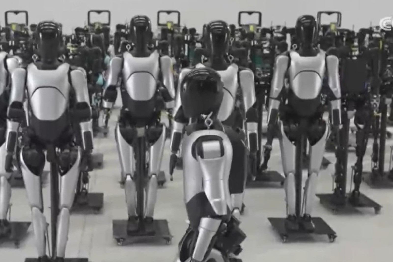 央视报道！揭秘28圈机器人量产超级工厂