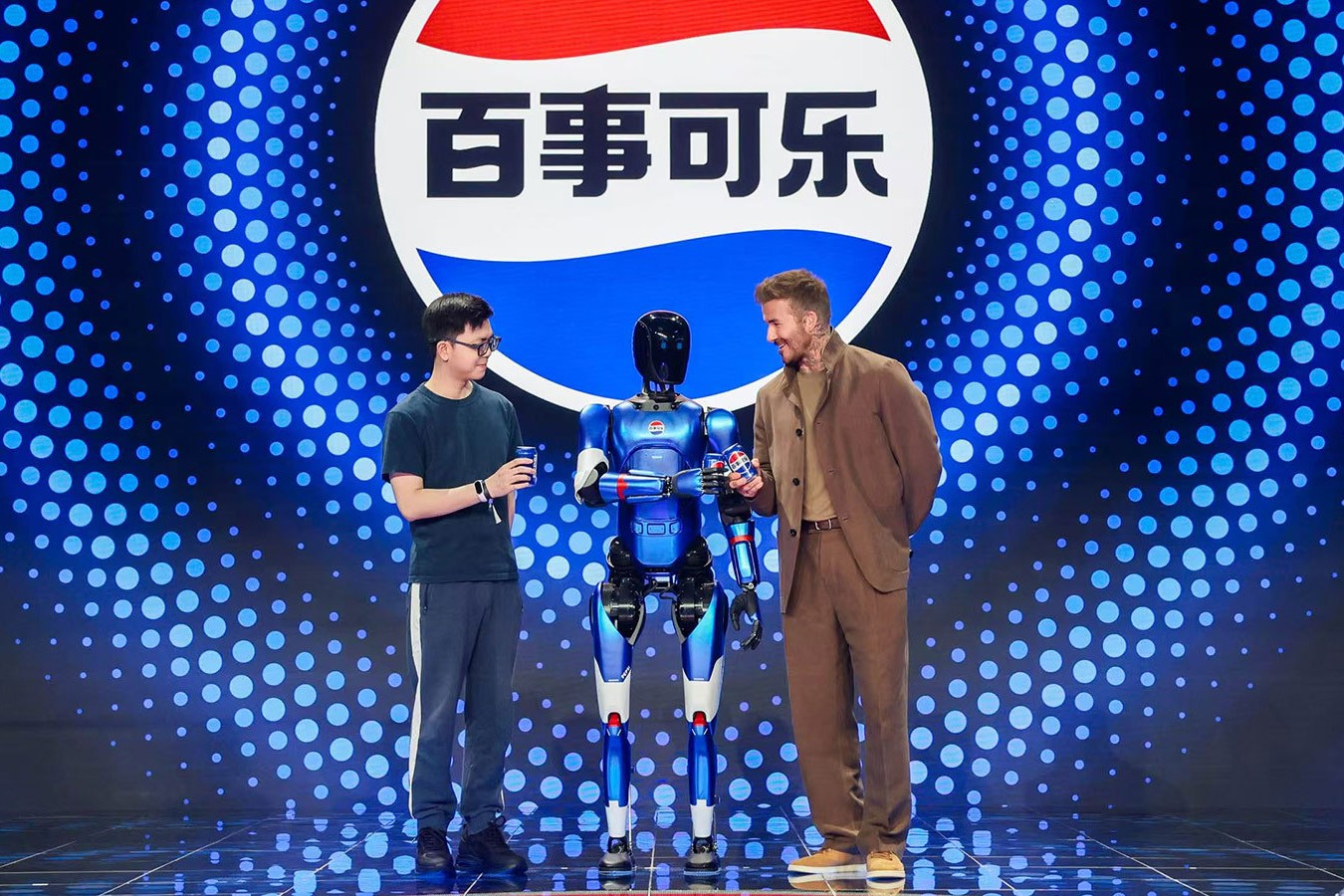 28圈体育机器人携手百事中国共创“百事蓝宝” 共燃渴望新章